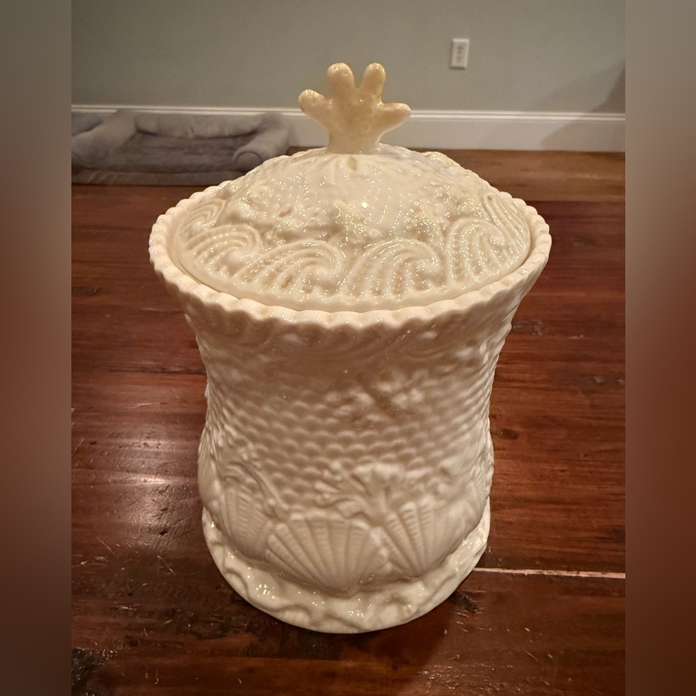 Belleek Ireland Covered Jar / Canister – Shell Motif
